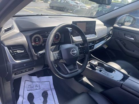 Used 2026 Nissan Rogue SL FWD image 18