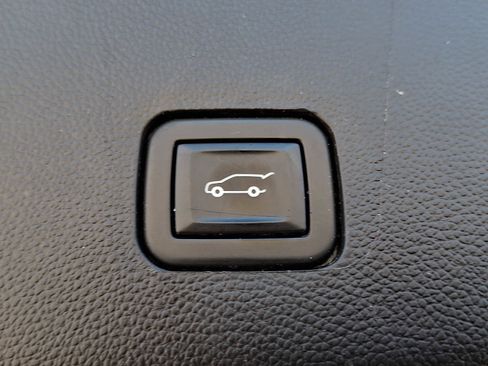 Used 2021 Chevrolet Traverse Premier w/ Redline Edition image 36