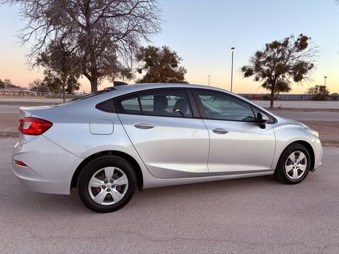 Used 2018 Chevrolet Cruze LS image 40