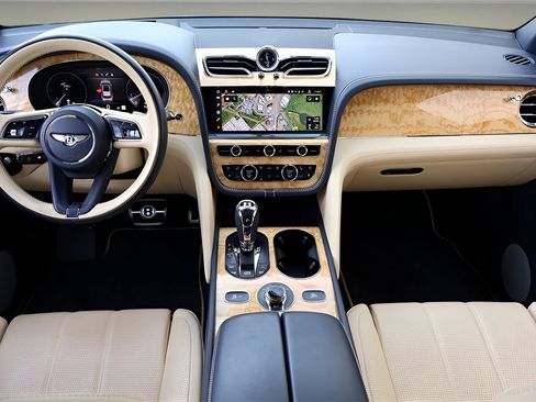 Certified 2021 Bentley Bentayga image 4