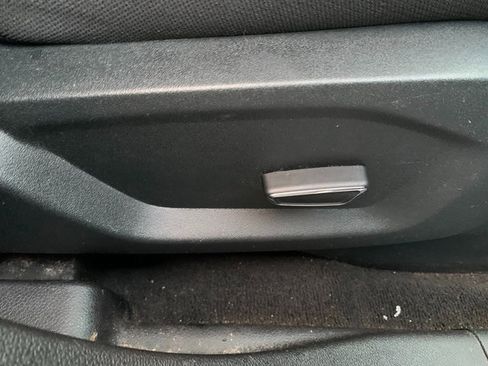 Used 2018 Ford Explorer XLT image 14