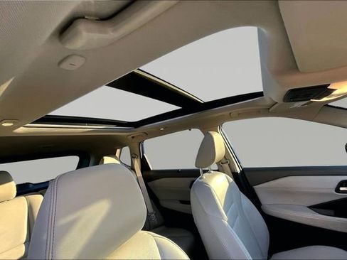 Used 2023 Nissan Rogue SL w/ SL Premium Package image 19