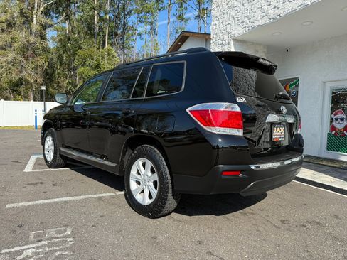 Used 2013 Toyota Highlander Plus image 3
