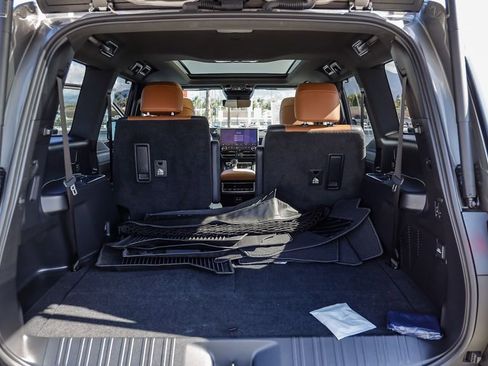 Used 2025 Lexus GX 550 w/ Cold Area Package AWD/4WD image 32