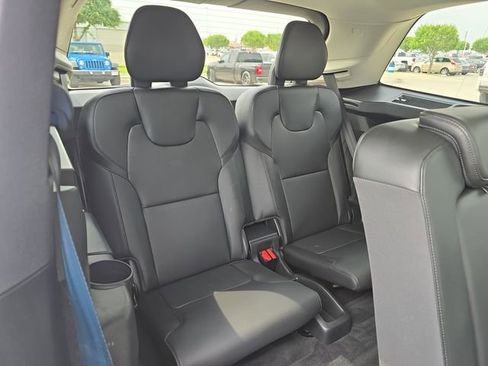 Used 2021 Volvo XC90 T5 Momentum w/ Protection Package Premier FWD image 12