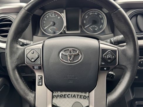 Used 2016 Toyota Tacoma SR5 w/ SR5 Appearance Package (SN) AWD/4WD image 18