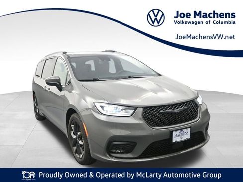 Used 2023 Chrysler Pacifica Touring-L w/ S Appearance Package FWD image 1