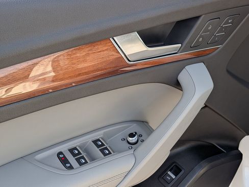 Used 2022 Audi Q5 2.0T Premium Plus w/ Premium Plus Package image 9