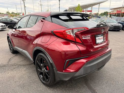 Used 2018 Toyota C-HR XLE FWD image 3