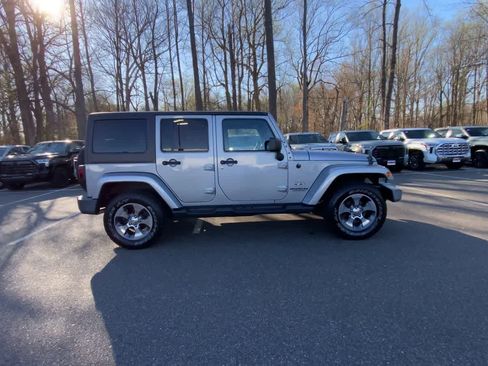 Used 2016 Jeep Wrangler Unlimited Sahara w/ Connectivity Group AWD/4WD image 12