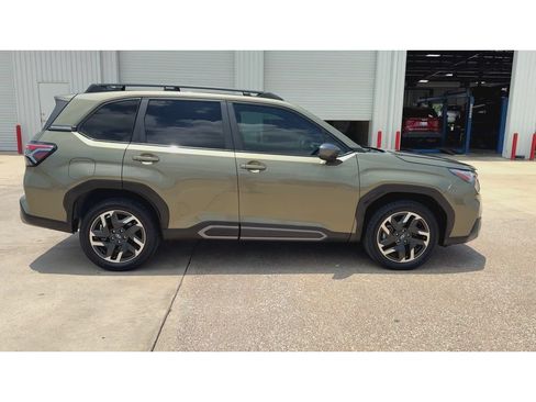 Used 2025 Subaru Forester Limited w/ Popular Package #2 AWD/4WD image 9