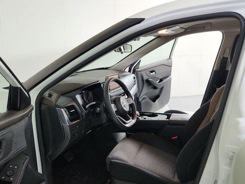 Used 2023 Nissan Rogue SV FWD image 16