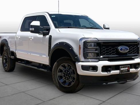 Used 2023 Ford F250 Lariat w/ Sport Appearance Package AWD/4WD image 3