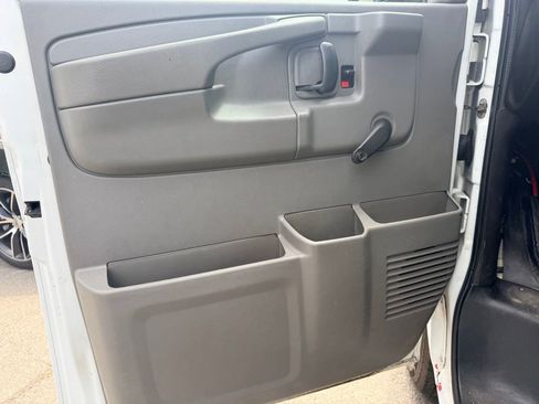 Used 2011 Chevrolet Express 2500 RWD image 13