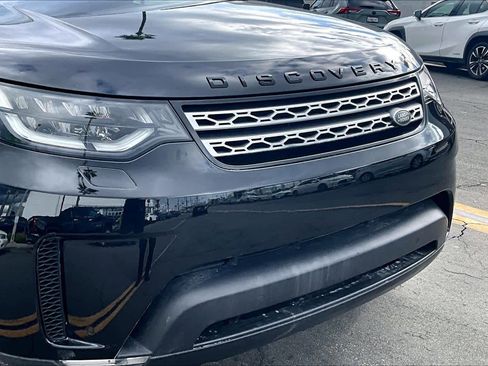 Used 2017 Land Rover Discovery HSE image 28