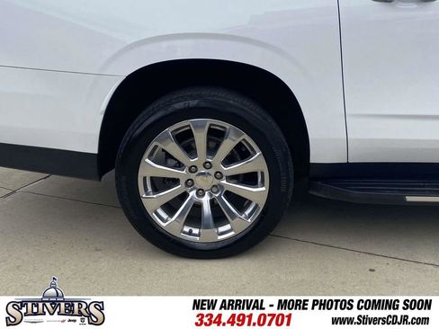Used 2021 Chevrolet Suburban Premier RWD image 11