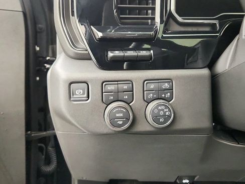 Used 2025 Chevrolet Silverado 1500 ZR2 w/ Technology Package AWD/4WD image 17