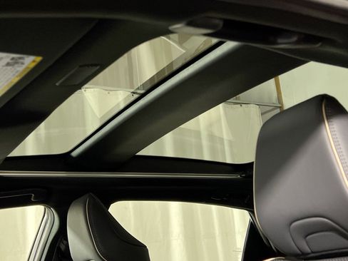 Used 2023 Toyota Crown Limited image 24