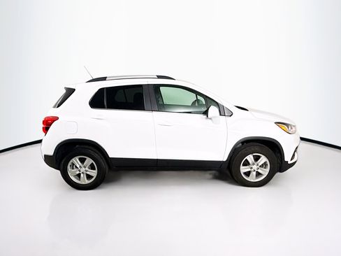 Used 2020 Chevrolet Trax LT image 2