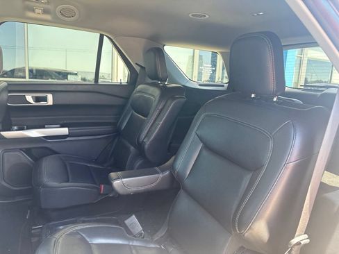 Used 2021 Ford Explorer XLT w/ Equipment Group 202A AWD/4WD image 36