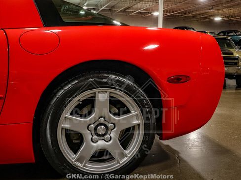 Used 1997 Chevrolet Corvette Coupe w/ Roof Pkg image 31