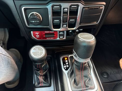 Used 2020 Jeep Gladiator Rubicon AWD/4WD image 14