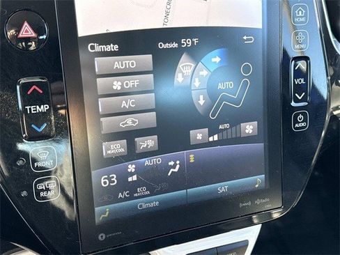 Used 2018 Toyota Prius Three image 22