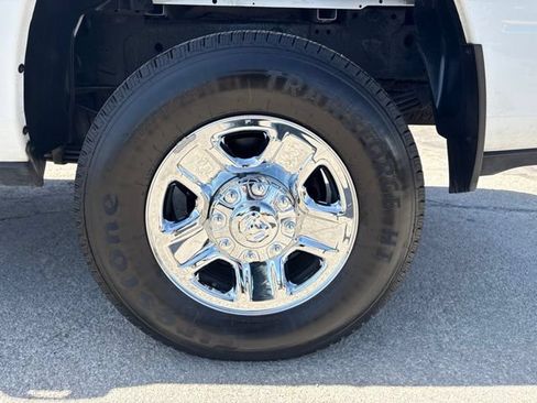 Used 2024 RAM 3500 Tradesman w/ Chrome Appearance Group AWD/4WD image 9