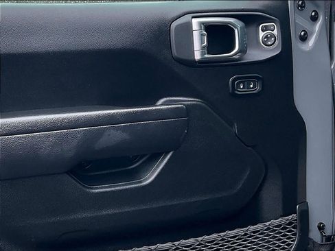 Used 2023 Jeep Wrangler Unlimited w/ Cold Weather Group image 9