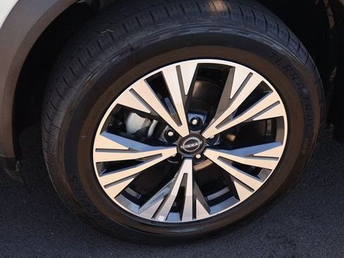 Used 2023 Nissan Rogue SV AWD/4WD image 9