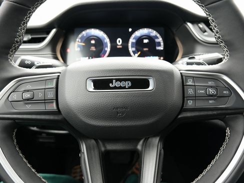 New 2025 Jeep Grand Cherokee Altitude image 17