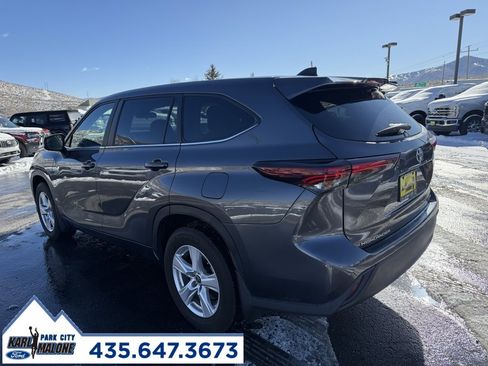 Used 2024 Toyota Highlander LE image 4