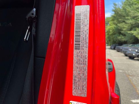 Used 2019 Jeep Wrangler Unlimited Sahara AWD/4WD image 18