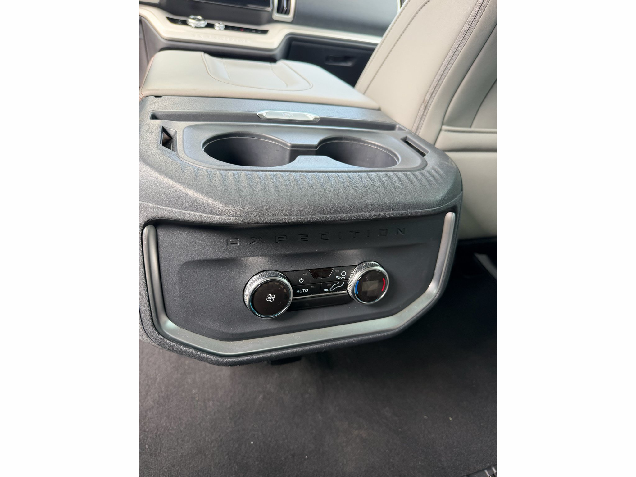 Used 2025 Ford Expedition Active AWD/4WD image 10