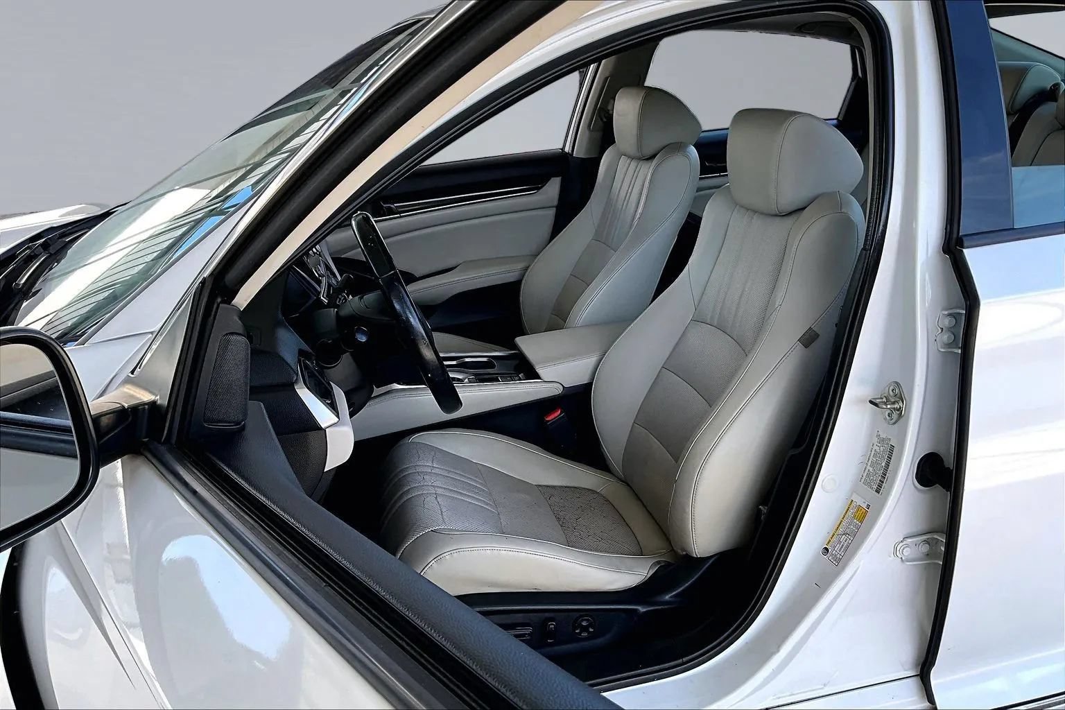 Used 2018 Honda Accord EX-L image 18
