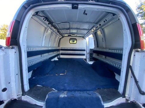 Used 2019 Chevrolet Express 2500 image 10