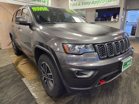Used 2020 Jeep Grand Cherokee Trailhawk image 2