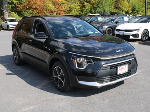 New 2025 Kia Niro LX image 3