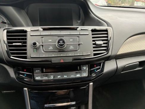 Used 2017 Honda Accord Sport image 14