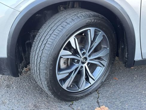 Used 2017 INFINITI QX30 AWD image 14