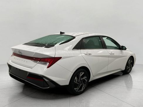Certified 2025 Hyundai Elantra SEL FWD image 3