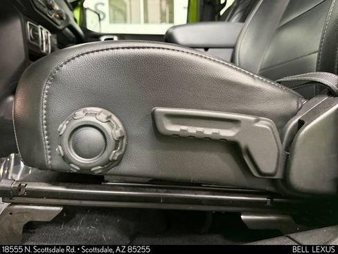 Used 2018 Jeep Wrangler Unlimited Sahara AWD/4WD image 17