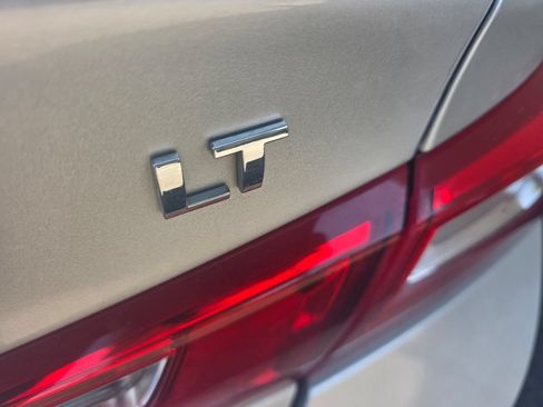 Used 2018 Chevrolet Malibu LT FWD image 33
