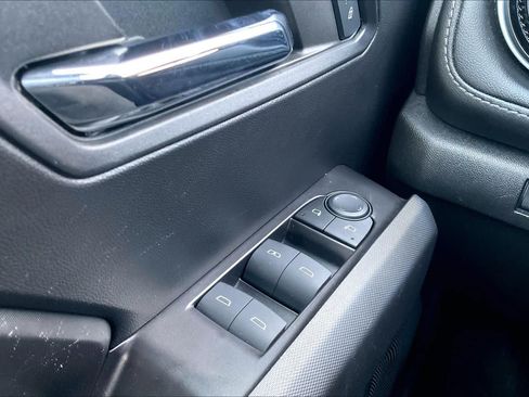 Used 2024 Chevrolet Colorado LT w/ LT Convenience Package II RWD image 33