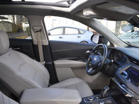 Used 2019 Cadillac XT4 Luxury w/ Cold Weather Package image 21