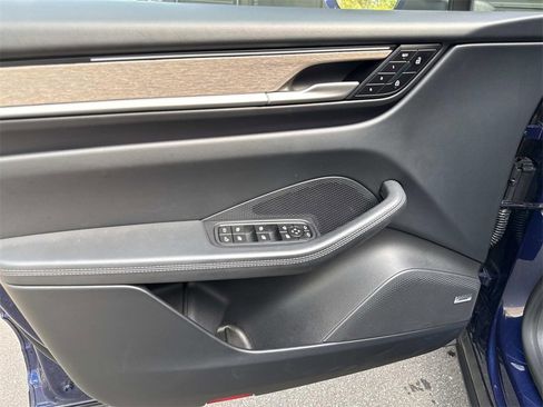 Used 2024 Porsche Macan 4 Electric image 7