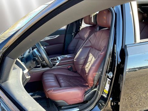 Used 2023 BMW 760i xDrive w/ Executive Package AWD/4WD image 21