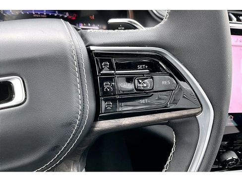 Certified 2025 Jeep Grand Cherokee Overland w/ Luxury Tech Group IV image 26