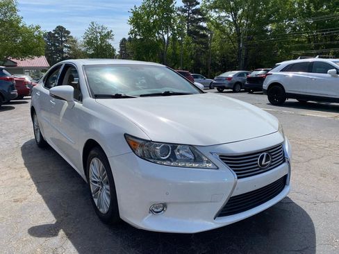 Used 2014 Lexus ES 350 w/ Luxury Package FWD image 3