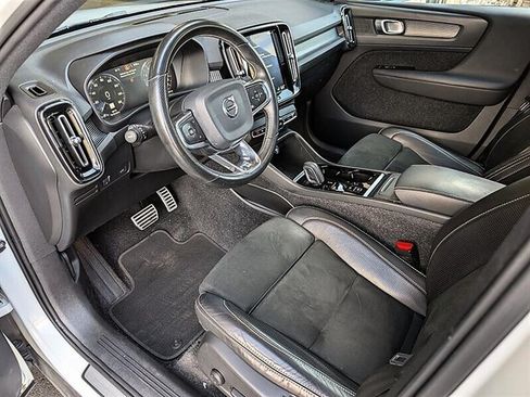 Used 2019 Volvo XC40 T5 R-Design AWD/4WD image 2
